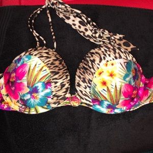 Victoria’s Secret bombshell bikini
